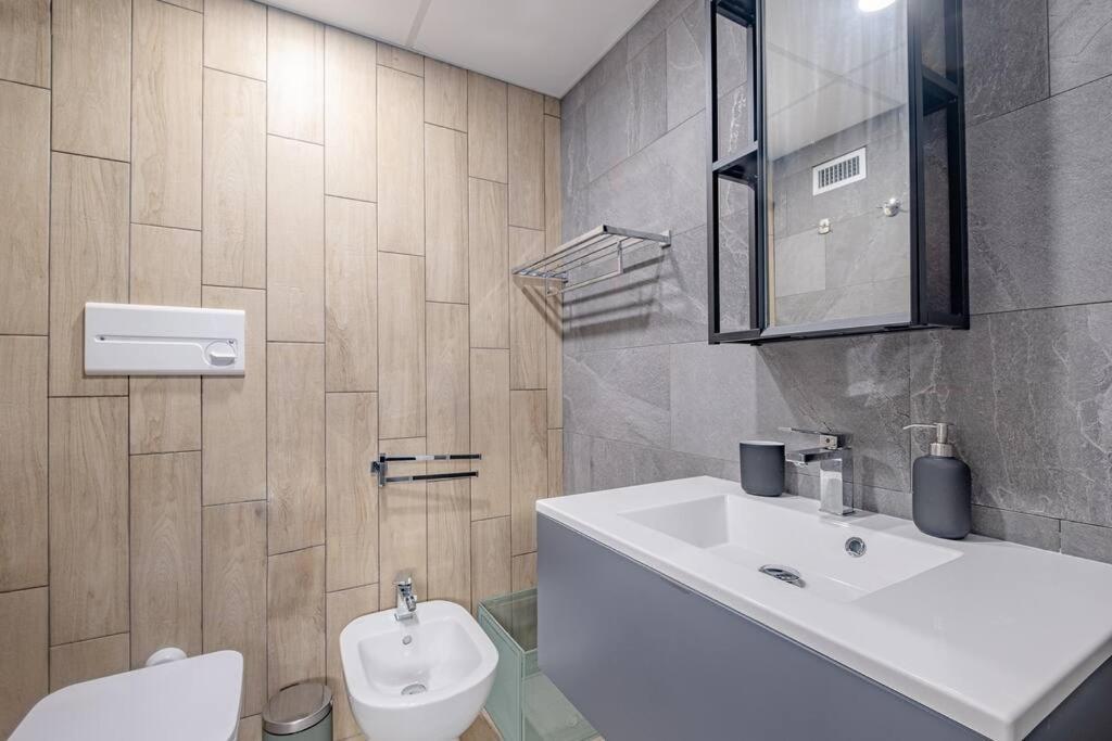 Modern Apartment At San Giovanni Rom Exteriör bild